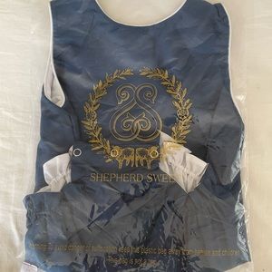 24m Shephard Sweet dark blue blank bubble with white piping.